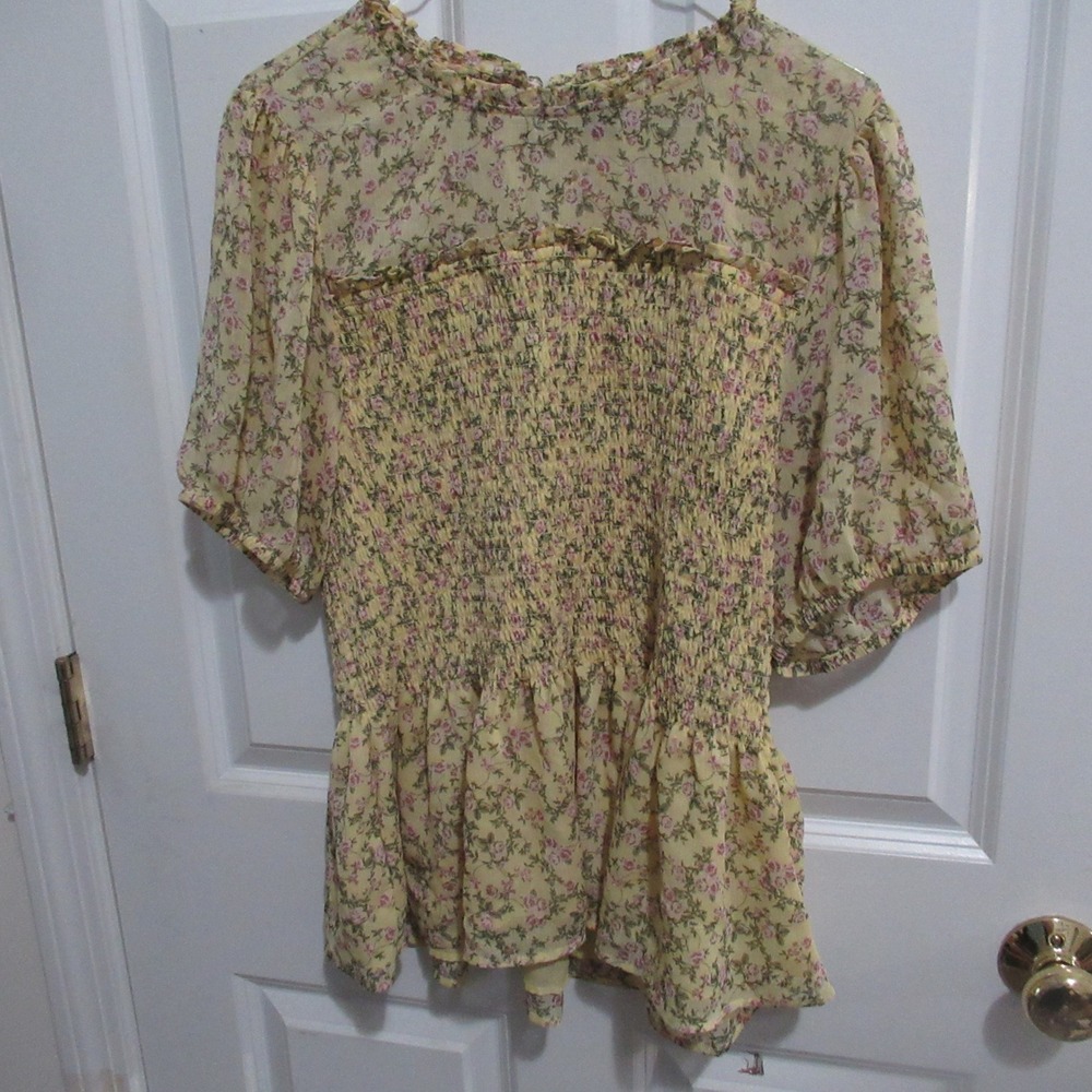 Torrid Smocked Peplum Blouse Womens 1 Yellow Floral Short Sleeve Chiffon Top